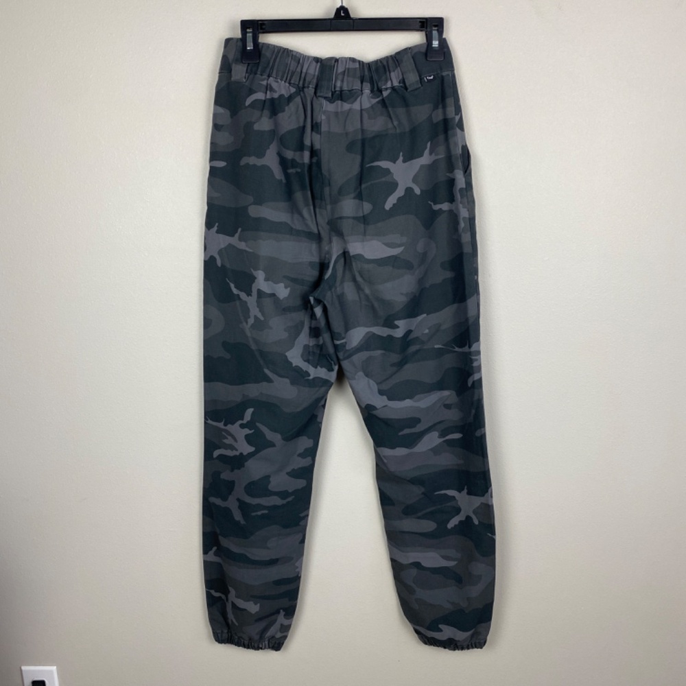 Aritzia TNA Gray Camo Jogger Pants - Size Medium - Picture 6 of 7